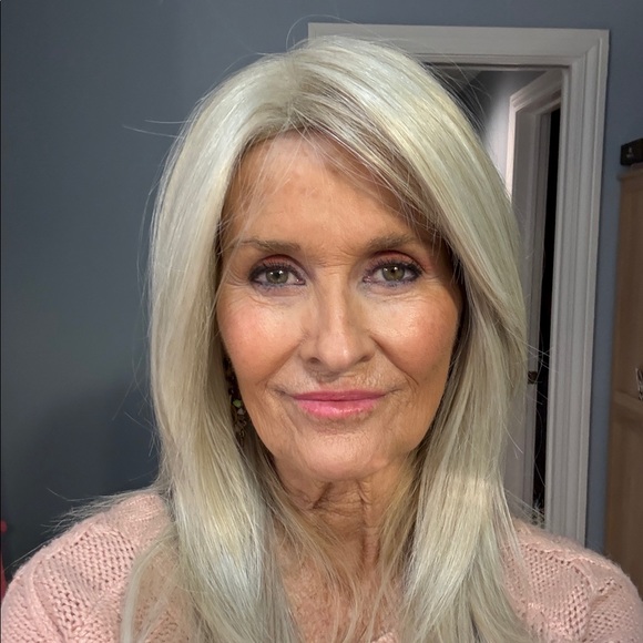 Raquel Welch Sheer Luxury Wig Lace hand tied left part. It has the LuxLite cap, - Picture 5 of 14